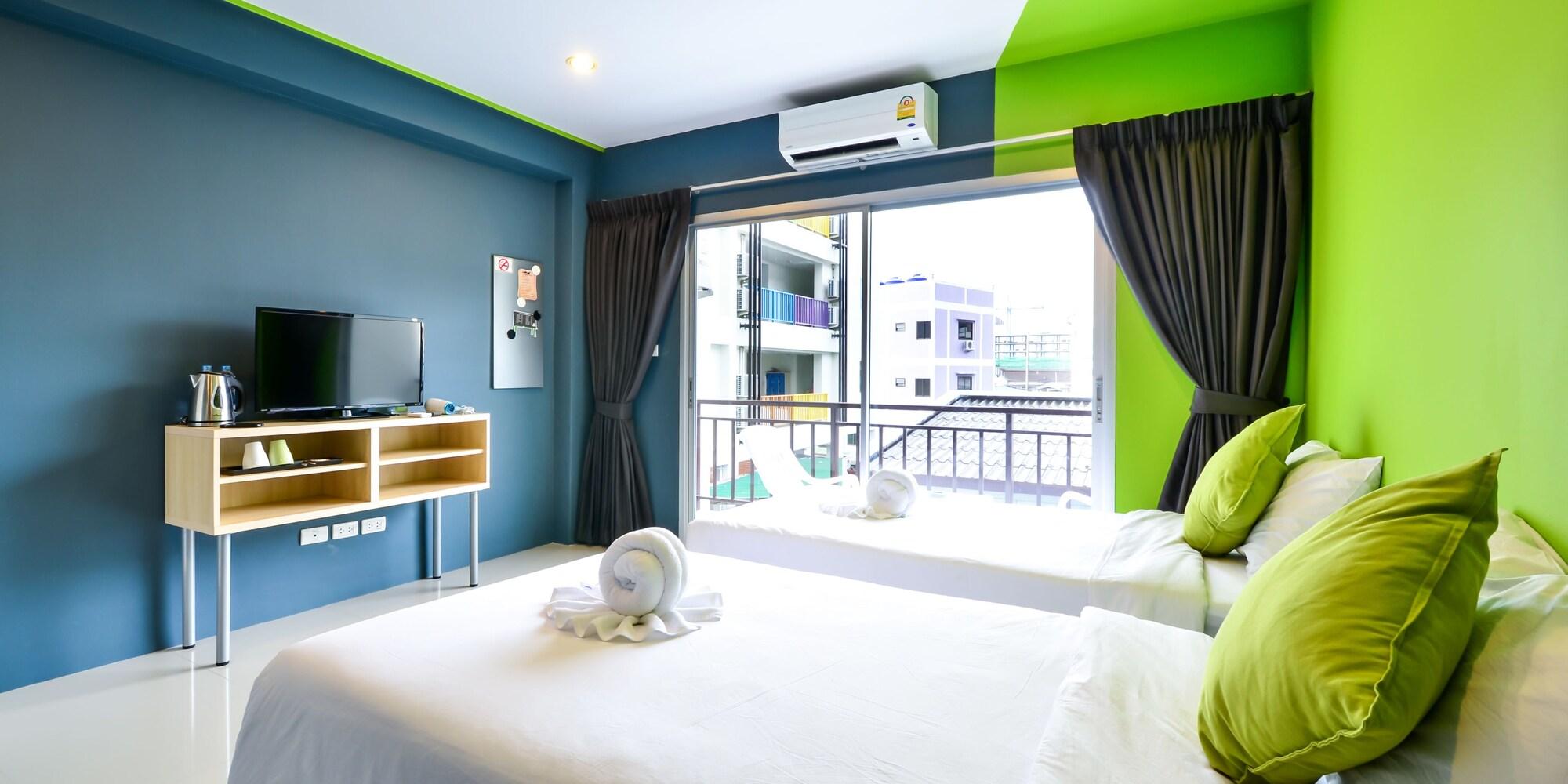 Two Color Patong Hotel Bagian luar foto