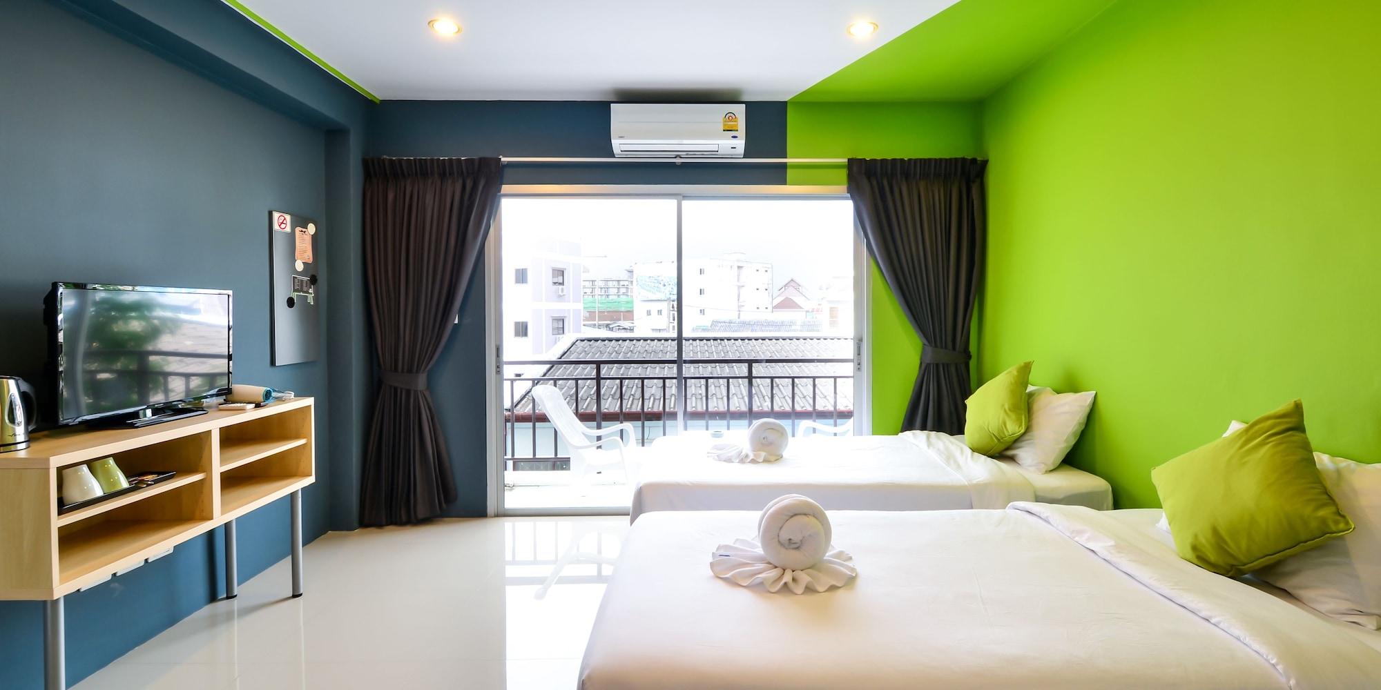 Two Color Patong Hotel Bagian luar foto