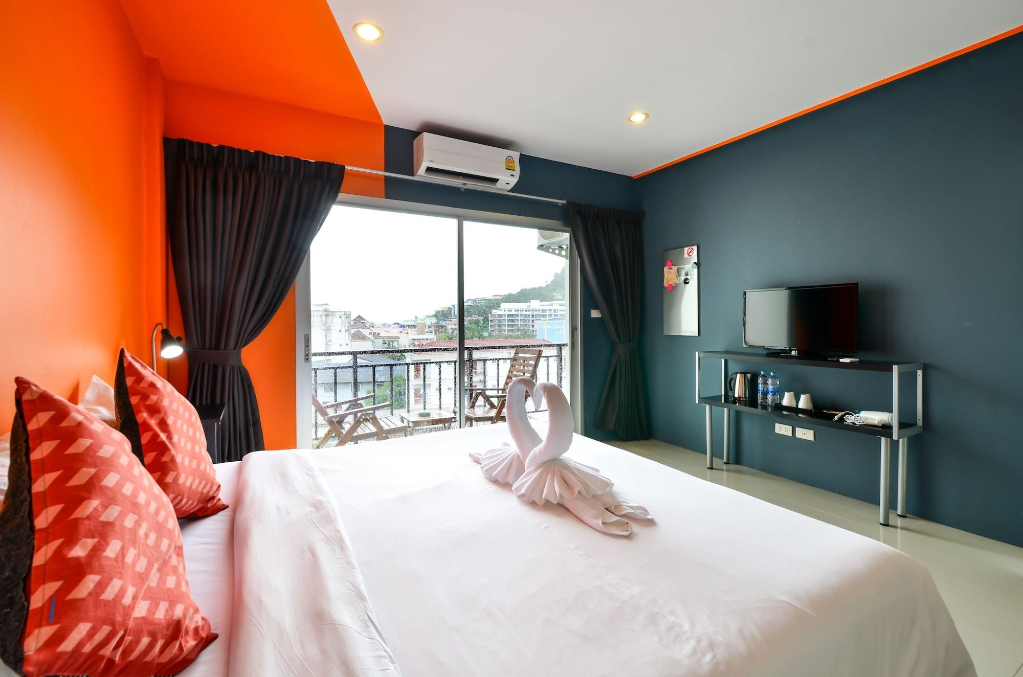 Two Color Patong Hotel Bagian luar foto