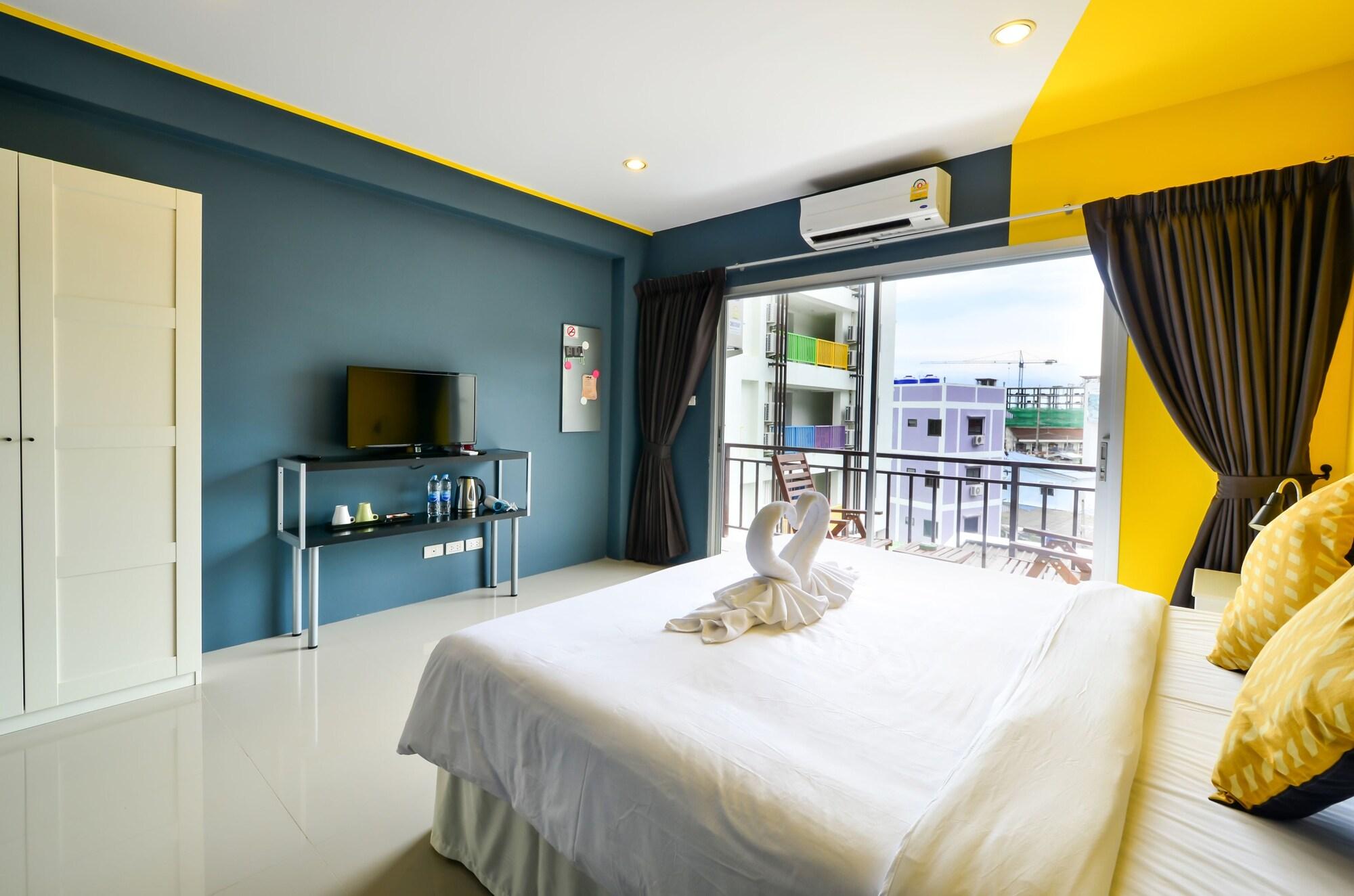 Two Color Patong Hotel Bagian luar foto