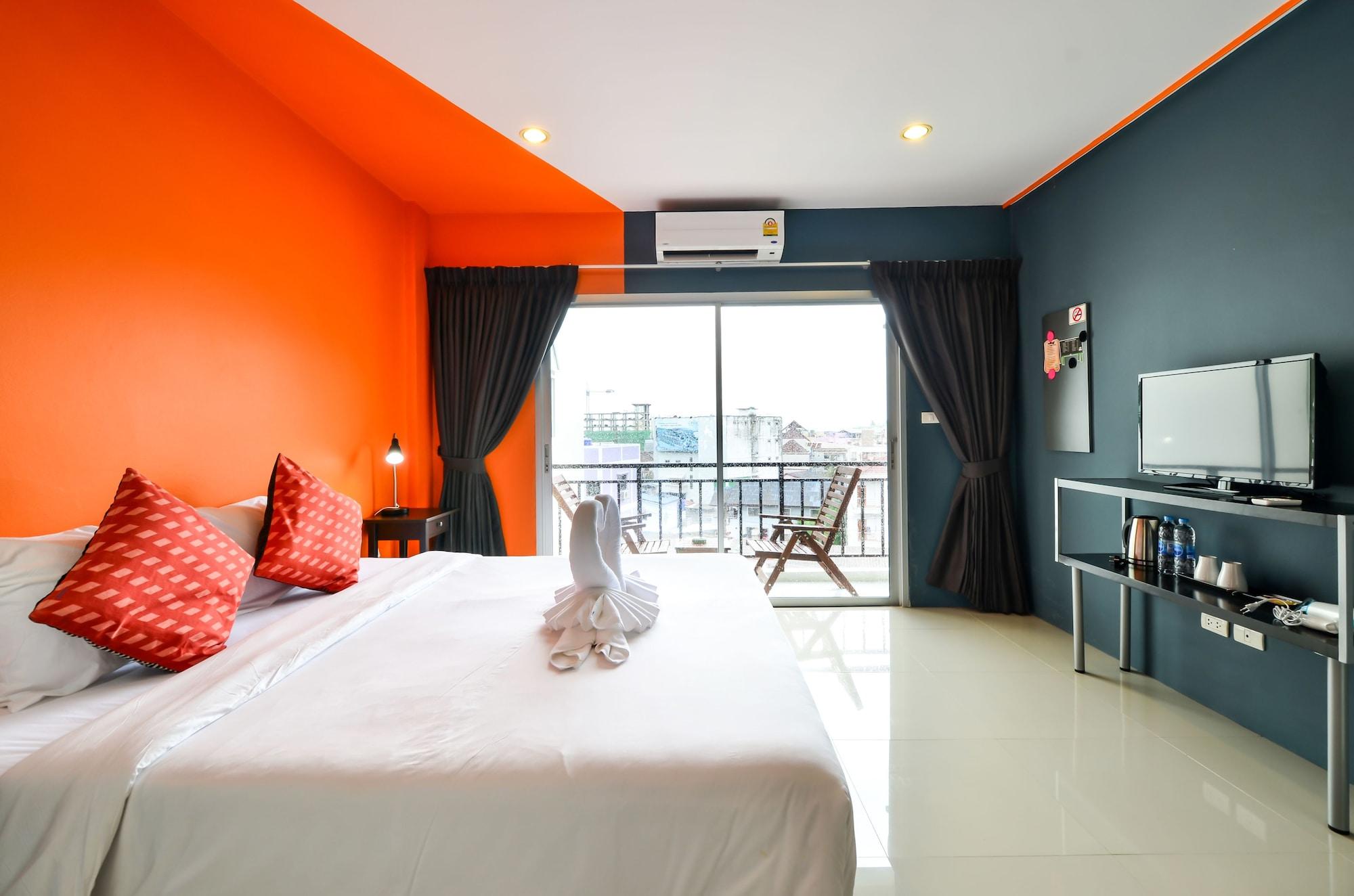 Two Color Patong Hotel Bagian luar foto
