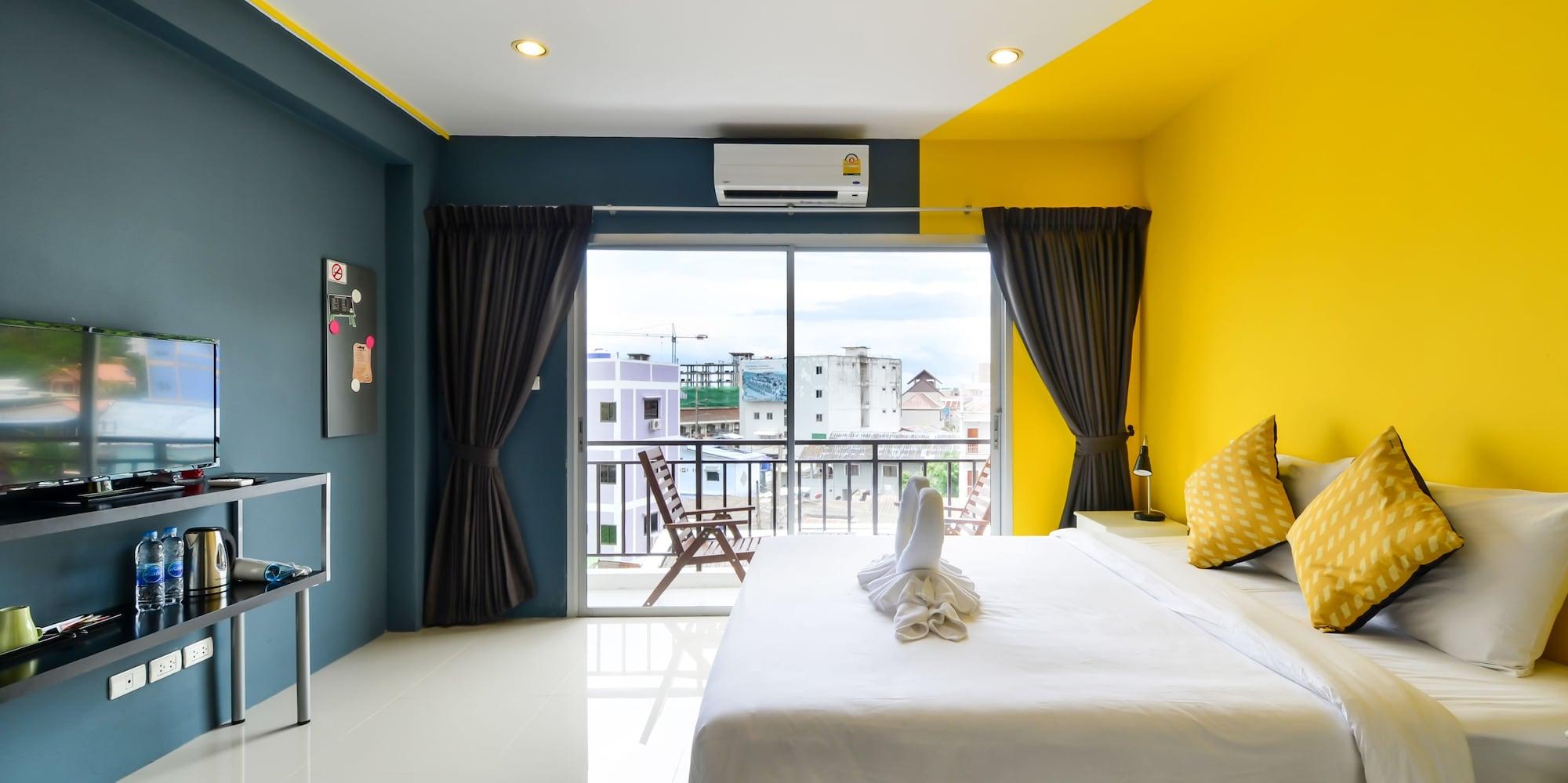 Two Color Patong Hotel Bagian luar foto