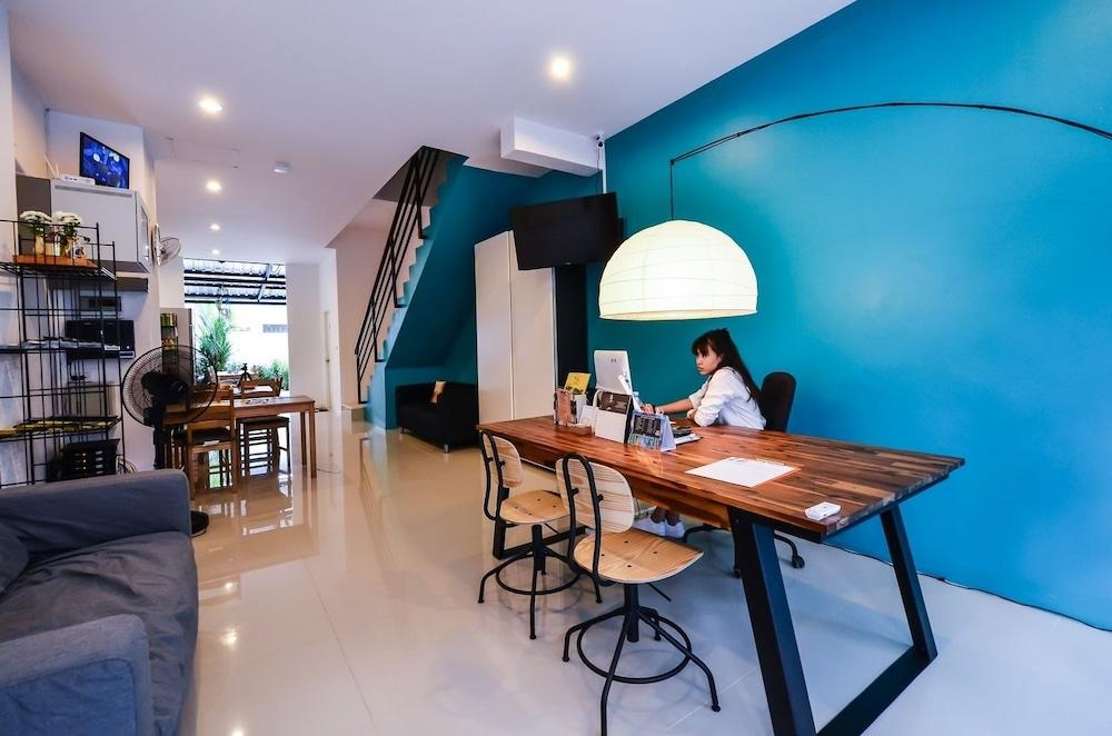 Two Color Patong Hotel Bagian luar foto
