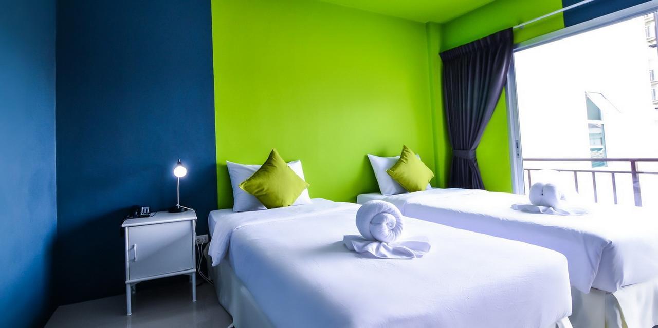 Two Color Patong Hotel Bagian luar foto